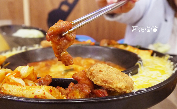 OMAYA春川炒雞(板橋店)：【府中│韓式】超牽絲邪惡辛普森湯-起司年糕鍋，板橋超人氣『OMAYA春川炒雞(板橋店)』