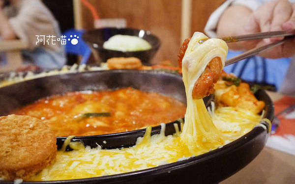 OMAYA春川炒雞(板橋店)：【府中│韓式】超牽絲邪惡辛普森湯-起司年糕鍋，板橋超人氣『OMAYA春川炒雞(板橋店)』