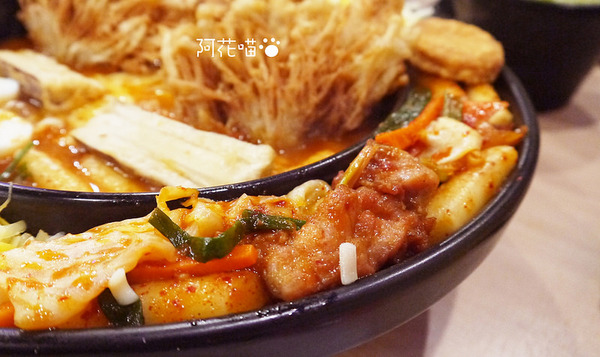 OMAYA春川炒雞(板橋店)：【府中│韓式】超牽絲邪惡辛普森湯-起司年糕鍋，板橋超人氣『OMAYA春川炒雞(板橋店)』