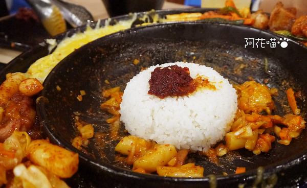 OMAYA春川炒雞(板橋店)：【府中│韓式】超牽絲邪惡辛普森湯-起司年糕鍋，板橋超人氣『OMAYA春川炒雞(板橋店)』