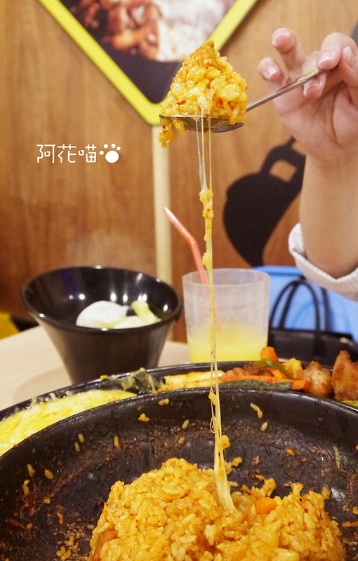 OMAYA春川炒雞(板橋店)：【府中│韓式】超牽絲邪惡辛普森湯-起司年糕鍋，板橋超人氣『OMAYA春川炒雞(板橋店)』