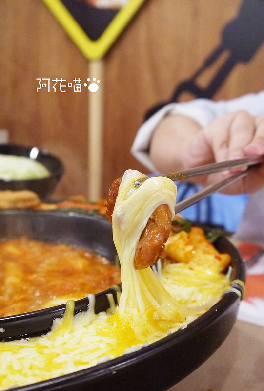 OMAYA春川炒雞(板橋店)：【府中│韓式】超牽絲邪惡辛普森湯-起司年糕鍋，板橋超人氣『OMAYA春川炒雞(板橋店)』