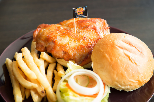 Angry Burger  美式餐廳：[台南]美式漢堡大口咬 夜貓族也吃的到的漢堡 Angry Burger 美式餐廳