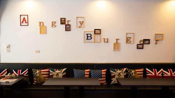 Angry Burger  美式餐廳：[台南]美式漢堡大口咬 夜貓族也吃的到的漢堡 Angry Burger 美式餐廳