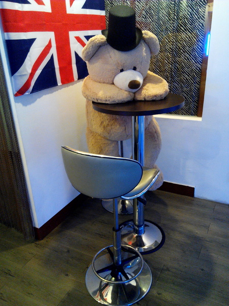 Angry Burger 美式餐廳:【臺南Ω東區】Angry Burger美式餐廳。吃了會開心,「堡」你不會「憤怒」的大分量美式漢堡