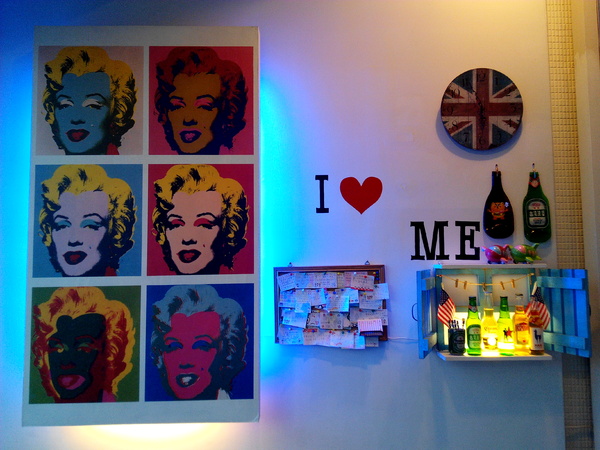 Angry Burger 美式餐廳:【臺南Ω東區】Angry Burger美式餐廳。吃了會開心,「堡」你不會「憤怒」的大分量美式漢堡