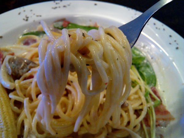 Angry Burger 美式餐廳:【臺南Ω東區】Angry Burger美式餐廳。吃了會開心,「堡」你不會「憤怒」的大分量美式漢堡