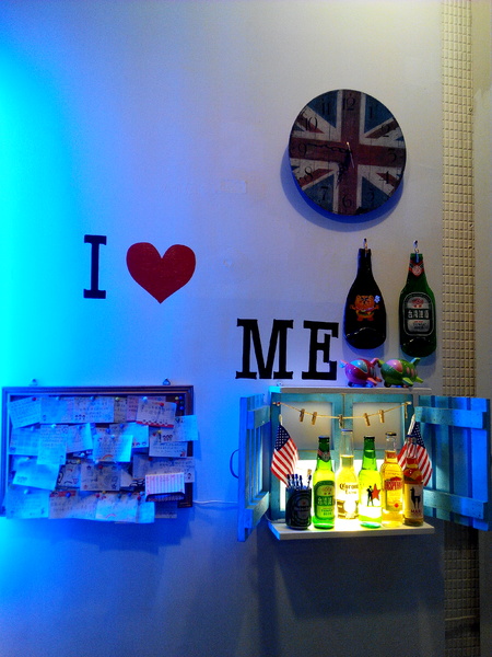 Angry Burger 美式餐廳:【臺南Ω東區】Angry Burger美式餐廳。吃了會開心,「堡」你不會「憤怒」的大分量美式漢堡