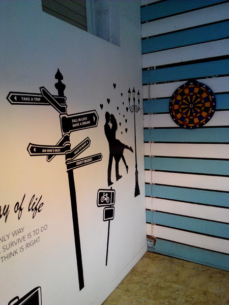 Angry Burger 美式餐廳:【臺南Ω東區】Angry Burger美式餐廳。吃了會開心,「堡」你不會「憤怒」的大分量美式漢堡