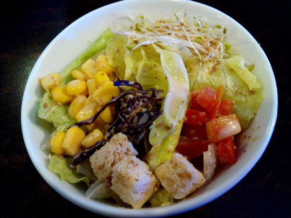 Angry Burger 美式餐廳:【臺南Ω東區】Angry Burger美式餐廳。吃了會開心,「堡」你不會「憤怒」的大分量美式漢堡