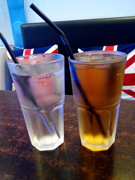 Angry Burger 美式餐廳:【臺南Ω東區】Angry Burger美式餐廳。吃了會開心,「堡」你不會「憤怒」的大分量美式漢堡