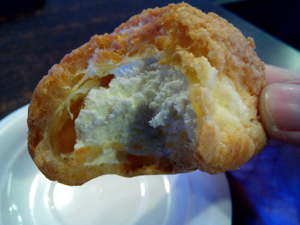 Angry Burger 美式餐廳:【臺南Ω東區】Angry Burger美式餐廳。吃了會開心,「堡」你不會「憤怒」的大分量美式漢堡