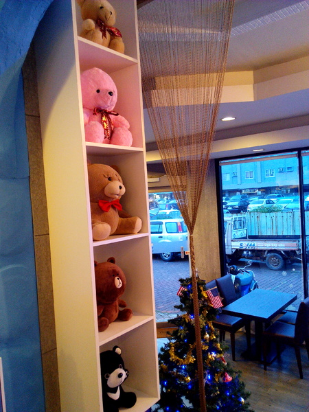 Angry Burger 美式餐廳:【臺南Ω東區】Angry Burger美式餐廳。吃了會開心,「堡」你不會「憤怒」的大分量美式漢堡