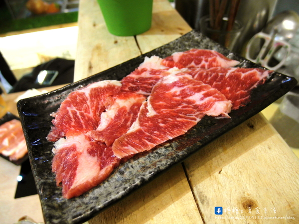 老樂灣:〖台中│美食〗老樂灣 ❤ 採用新鮮食材,手工熬煮湯頭,無添加化學添加物,鍋物澎派,湯頭美味,均一價只要180元!!