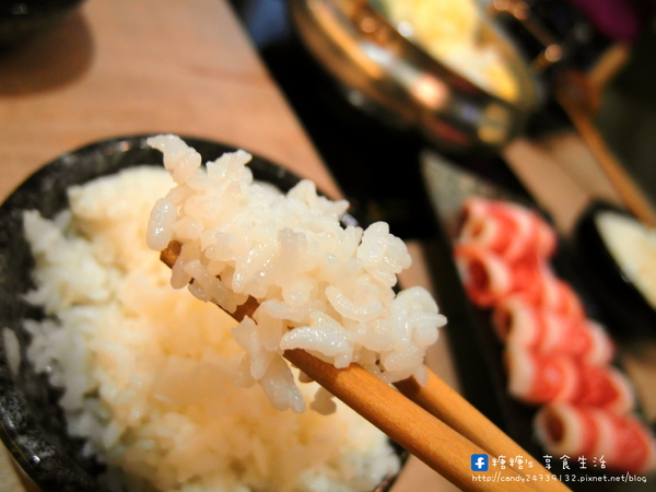 老樂灣:〖台中│美食〗老樂灣 ❤ 採用新鮮食材,手工熬煮湯頭,無添加化學添加物,鍋物澎派,湯頭美味,均一價只要180元!!