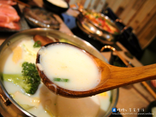 老樂灣:〖台中│美食〗老樂灣 ❤ 採用新鮮食材,手工熬煮湯頭,無添加化學添加物,鍋物澎派,湯頭美味,均一價只要180元!!