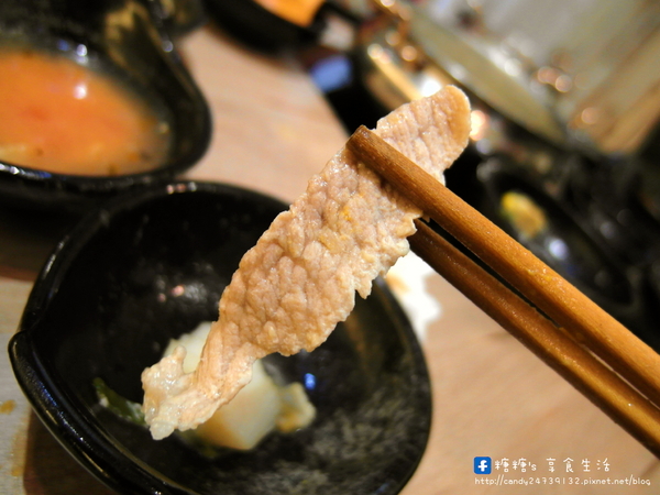 老樂灣:〖台中│美食〗老樂灣 ❤ 採用新鮮食材,手工熬煮湯頭,無添加化學添加物,鍋物澎派,湯頭美味,均一價只要180元!!