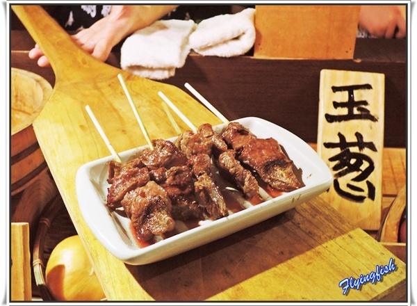 丸太。屋台風浜燒場： ✜ 以新鮮食材溫暖客人滴胃,基隆船槳送菜(爐端燒)有趣初體驗底加啦 !! - 基隆「丸太．屋台風浜燒場」♪♫♩♬ ♪ ♥～…