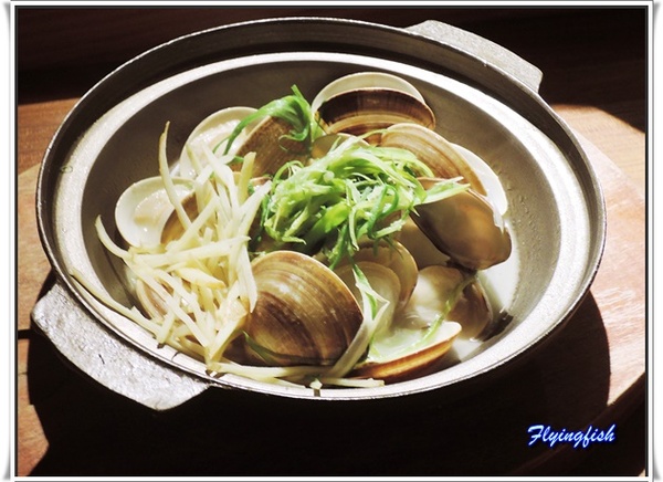 丸太。屋台風浜燒場： ✜ 以新鮮食材溫暖客人滴胃,基隆船槳送菜(爐端燒)有趣初體驗底加啦 !! - 基隆「丸太．屋台風浜燒場」♪♫♩♬ ♪ ♥～…