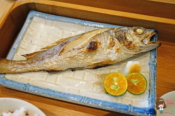 里海cafe'：【食記】宜蘭礁溪 里海Cafe' 日式和風簡餐定食 咖啡輕食下午茶 時令海鮮漁獲新鮮美味