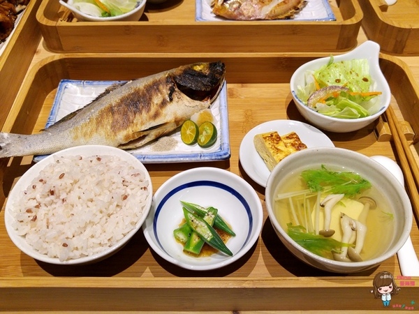 里海cafe'：【食記】宜蘭礁溪 里海Cafe' 日式和風簡餐定食 咖啡輕食下午茶 時令海鮮漁獲新鮮美味