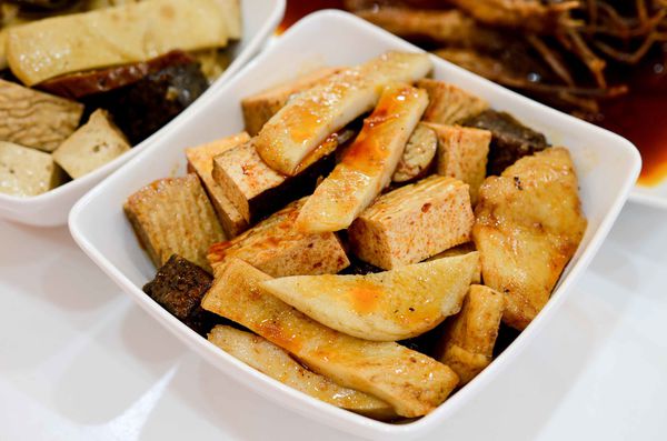 【桃園小吃】滷味城-五星級鑽石級冷滷味實體店面底桃園！試吃到滿意再買．桃園冰鎮滷味/桃園蜜汁七里香/宅配團購人氣店/lamigo應猿店