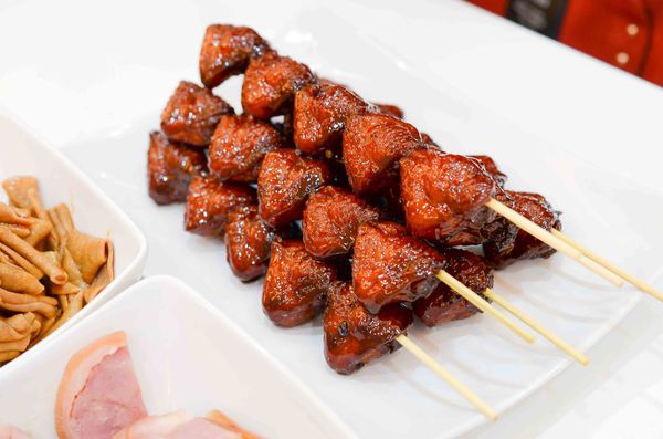 【桃園小吃】滷味城-五星級鑽石級冷滷味實體店面底桃園！試吃到滿意再買．桃園冰鎮滷味/桃園蜜汁七里香/宅配團購人氣店/lamigo應猿店