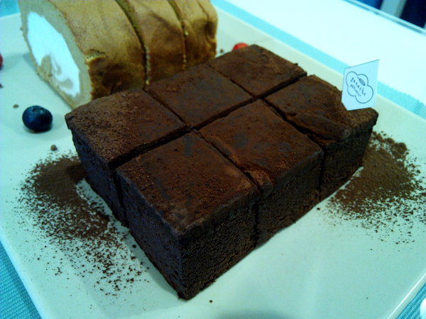 格那修ganache手作蛋糕：☆口碑券No.2☆【東區】格那修ganache手作蛋糕。果真入口即化的生巧克力蛋糕