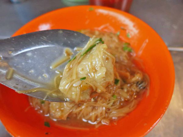 【新莊美食】中港二街老牌蚵仔大腸麵線-假日才吃到的美味