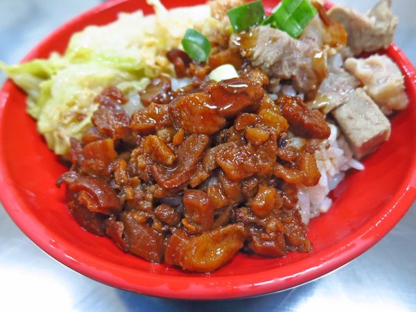 【蘆洲美食】8號美食坊-河堤旁的骨仔肉湯、烏醋乾麵