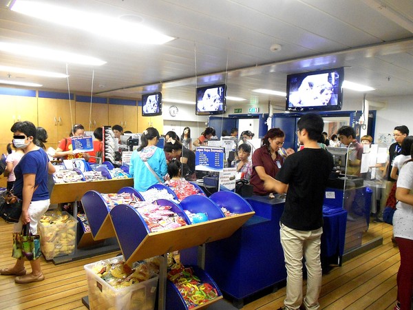 望道號 LOGOS HOPE(高雄港)：全球最大的海上圖書館~