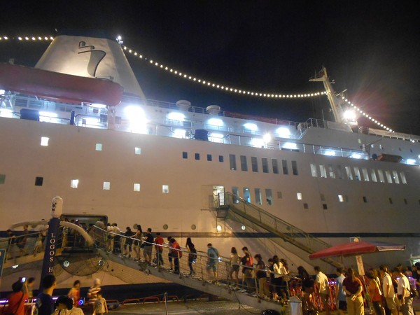 望道號 LOGOS HOPE(高雄港)：全球最大的海上圖書館~