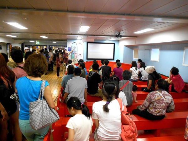 望道號 LOGOS HOPE(高雄港)：全球最大的海上圖書館~