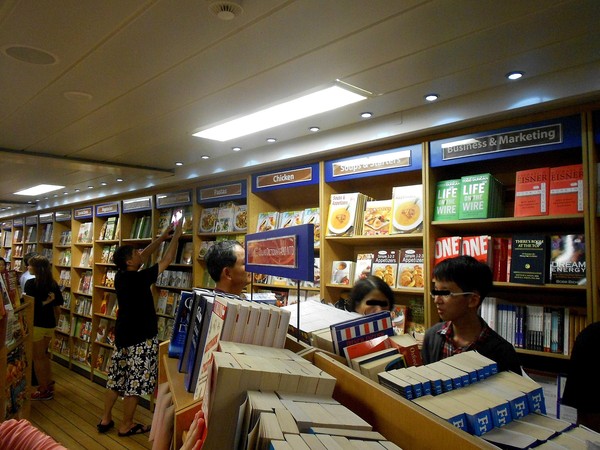 望道號 LOGOS HOPE(高雄港)：全球最大的海上圖書館~