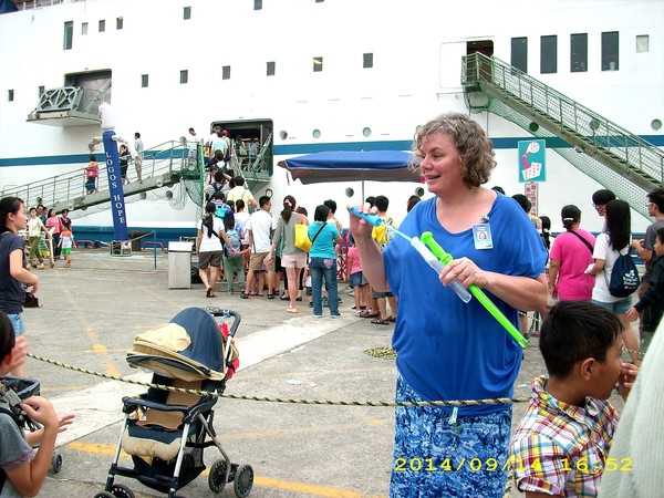 望道號 LOGOS HOPE(高雄港)：全球最大的海上圖書館~