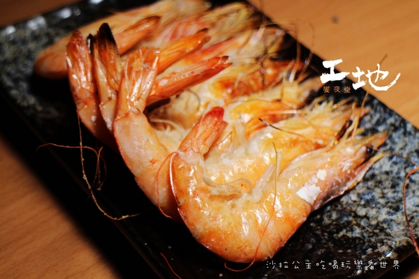 工地饗夜堂：新店居酒屋『工地饗夜堂』捷運小碧潭站/寵物友善餐廳/串燒/宵夜