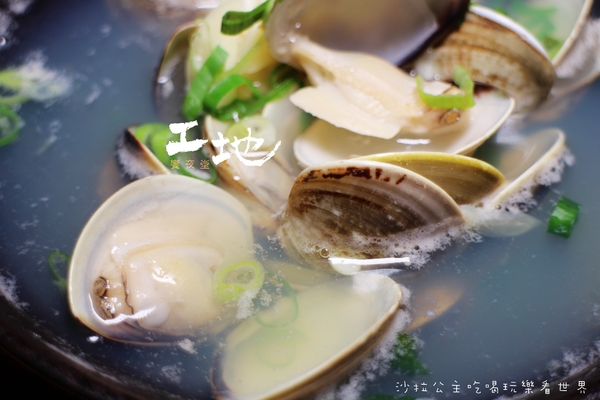 工地饗夜堂：新店居酒屋『工地饗夜堂』捷運小碧潭站/寵物友善餐廳/串燒/宵夜