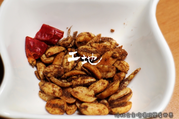 工地饗夜堂：新店居酒屋『工地饗夜堂』捷運小碧潭站/寵物友善餐廳/串燒/宵夜