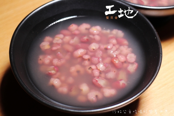 工地饗夜堂：新店居酒屋『工地饗夜堂』捷運小碧潭站/寵物友善餐廳/串燒/宵夜