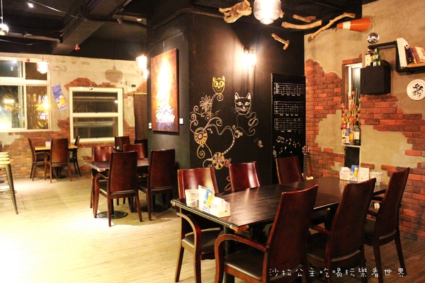 工地饗夜堂：新店居酒屋『工地饗夜堂』捷運小碧潭站/寵物友善餐廳/串燒/宵夜