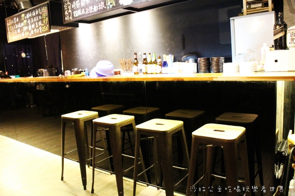 工地饗夜堂：新店居酒屋『工地饗夜堂』捷運小碧潭站/寵物友善餐廳/串燒/宵夜