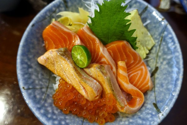 畔の食堂：(胖樺食記)台北市八德路高CP值日式料理「畔の食堂」，捷運南京東路美食NT. 200就可大啖海鮮丼飯(含完整菜單)