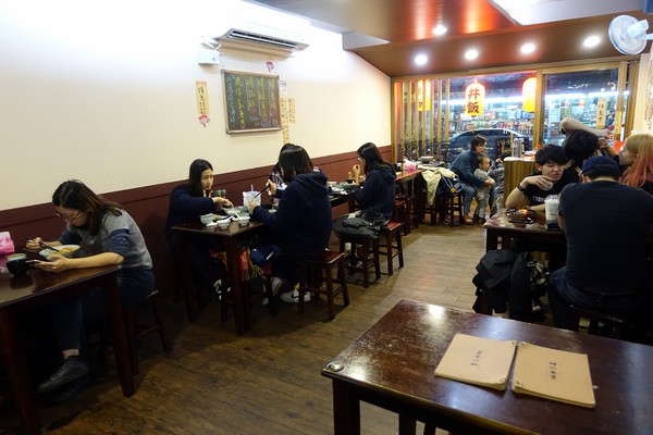 畔の食堂：(胖樺食記)台北市八德路高CP值日式料理「畔の食堂」，捷運南京東路美食NT. 200就可大啖海鮮丼飯(含完整菜單)