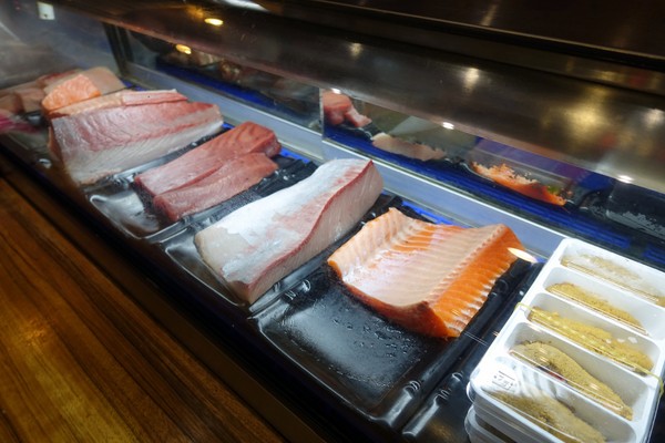 畔の食堂：(胖樺食記)台北市八德路高CP值日式料理「畔の食堂」，捷運南京東路美食NT. 200就可大啖海鮮丼飯(含完整菜單)