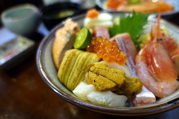 畔の食堂：(胖樺食記)台北市八德路高CP值日式料理「畔の食堂」，捷運南京東路美食NT. 200就可大啖海鮮丼飯(含完整菜單)