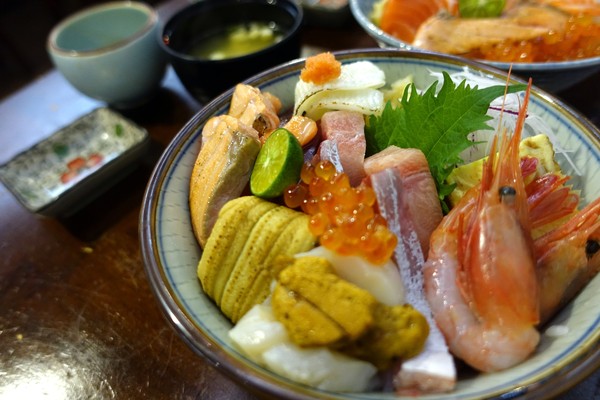畔の食堂：(胖樺食記)台北市八德路高CP值日式料理「畔の食堂」，捷運南京東路美食NT. 200就可大啖海鮮丼飯(含完整菜單)