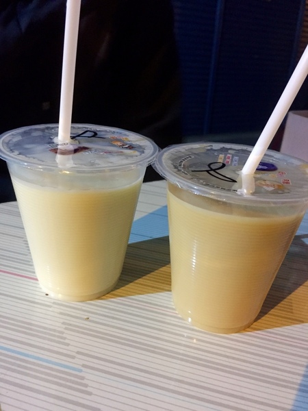 姊妹豆漿攤：[台南]食尚玩家推薦 府城宵夜場 姊妹豆漿攤