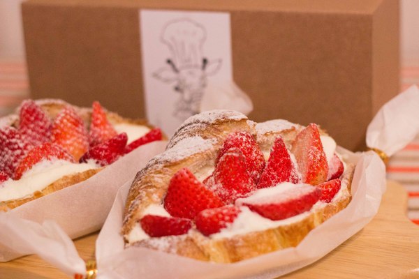 小鹿家：[台南]冬季限定。草莓可頌 網路人氣甜點 小鹿家