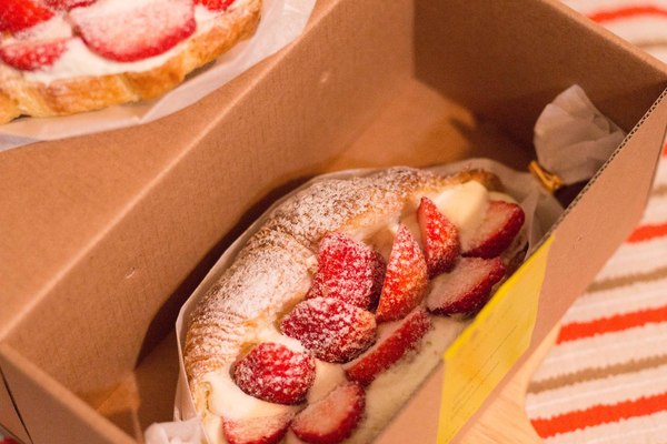 小鹿家：[台南]冬季限定。草莓可頌 網路人氣甜點 小鹿家