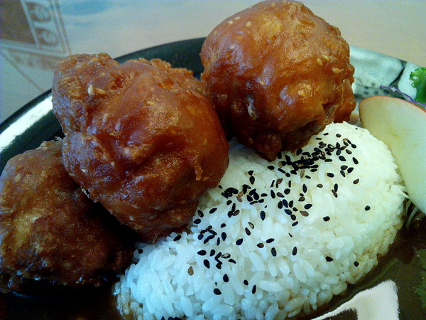 仟合和洋廚房：☆口碑券No.5☆【永康區】仟合和洋廚房。如小孩拳頭般大小的唐揚雞令人驚豔